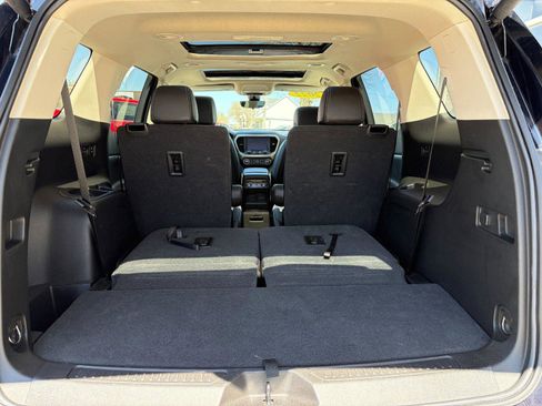 Used 2022 GMC Acadia Denali w/ Denali Ultimate Package AWD/4WD image 27