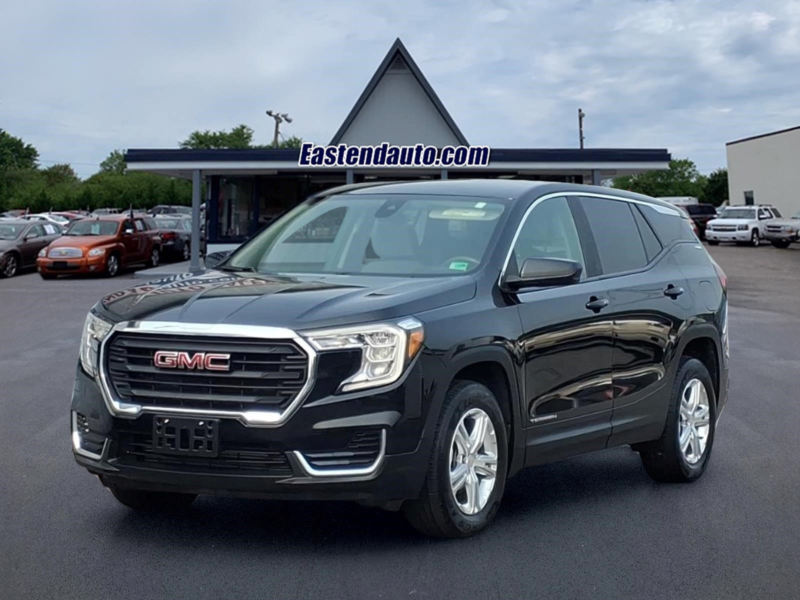 Used 2022 GMC Terrain SLE AWD/4WD image 1