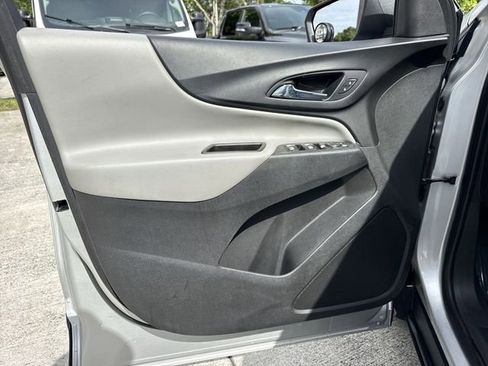 Used 2021 Chevrolet Equinox LS FWD image 13