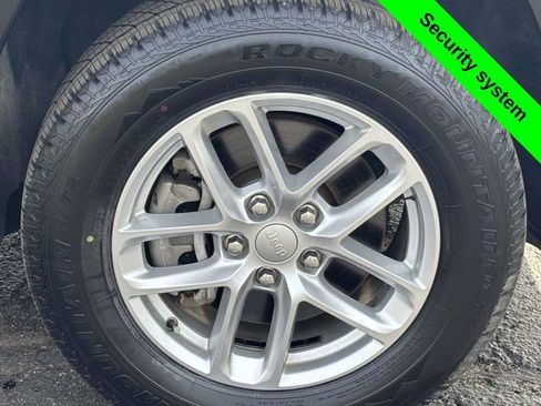 Used 2023 Jeep Grand Cherokee L Laredo image 30