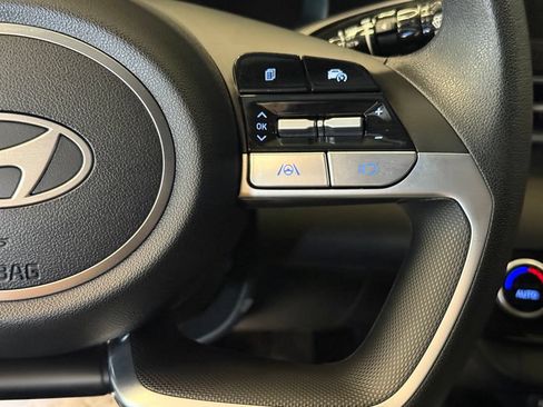 Used 2025 Hyundai Elantra Hybrid FWD image 12
