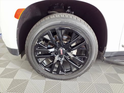 Used 2021 GMC Yukon XL SLT w/ SLT Premium Package image 7