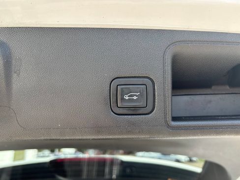 Certified 2022 GMC Terrain AT4 w/ Infotainment Package II AWD/4WD image 11