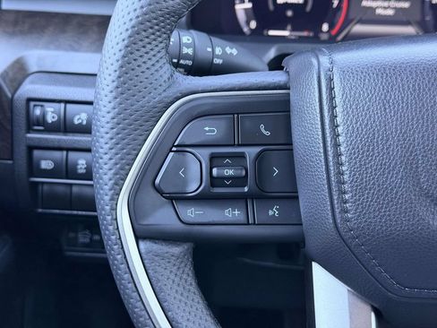 Certified 2025 Toyota Tacoma Limited AWD/4WD image 8