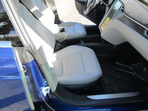 Used 2015 Tesla Model S 85D image 9