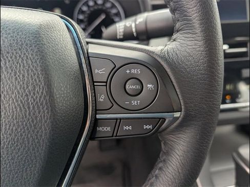 Used 2021 Toyota Avalon XLE image 9