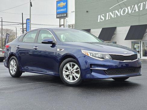 Used 2018 Kia Optima LX image 2