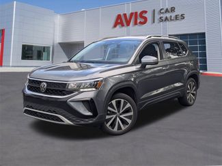 Used 2024 Volkswagen Taos SE image 1