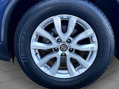 Used 2019 Nissan Rogue SV image 10