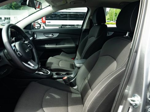 Used 2022 Kia Forte LXS FWD image 17