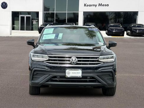 Used 2023 Volkswagen Tiguan SE w/ Panoramic Sunroof Package FWD image 9