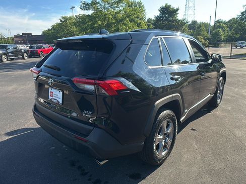 Used 2025 Toyota RAV4 XLE AWD/4WD image 10