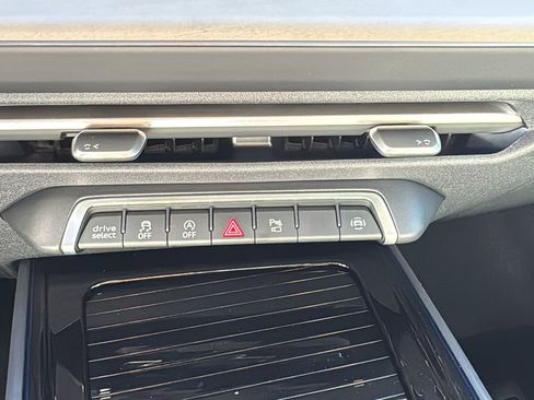 Used 2026 Audi Q3 quattro 2.0T image 20