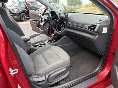 Used 2022 Hyundai Ioniq SE FWD image 34