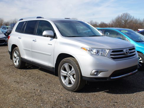 Used 2013 Toyota Highlander Limited image 2