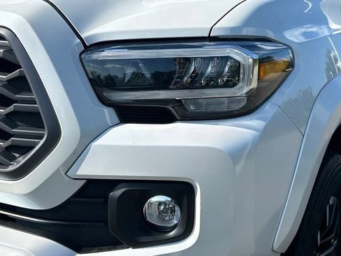 Used 2022 Toyota Tacoma TRD Sport w/ Technology Package AWD/4WD image 10