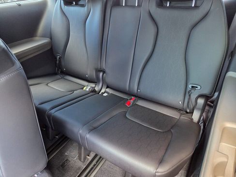 New 2026 Kia Carnival SX image 9