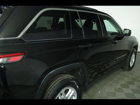 Used 2024 Jeep Grand Cherokee Laredo AWD/4WD image 17