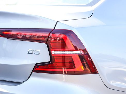 Used 2024 Volvo S60 B5 Plus image 8