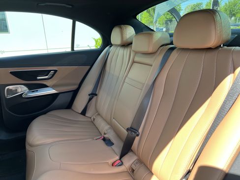 Used 2025 Mercedes-Benz E 350 Sedan image 32