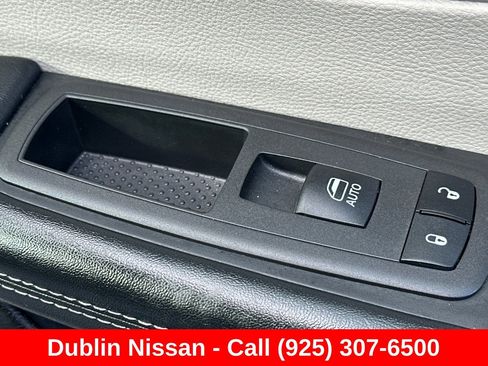 Used 2022 Chrysler Pacifica Touring-L FWD image 24