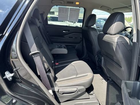Used 2025 Nissan Pathfinder SL w/ Cargo Package FWD image 18