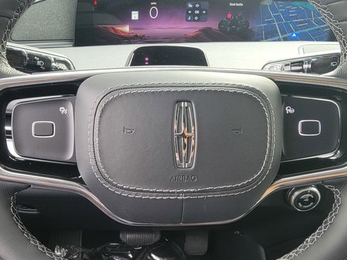 New 2025 Lincoln Navigator Reserve image 24