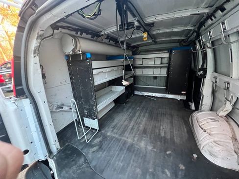 Used 2015 Chevrolet Express 2500 RWD image 15