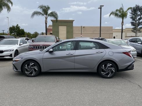 Used 2025 Hyundai Elantra SEL FWD image 2
