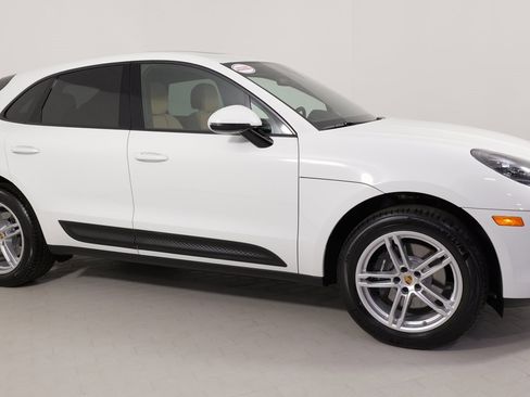 Used 2025 Porsche Macan image 11