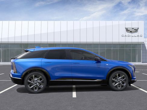 New 2025 Cadillac Optiq Luxury 1 image 5