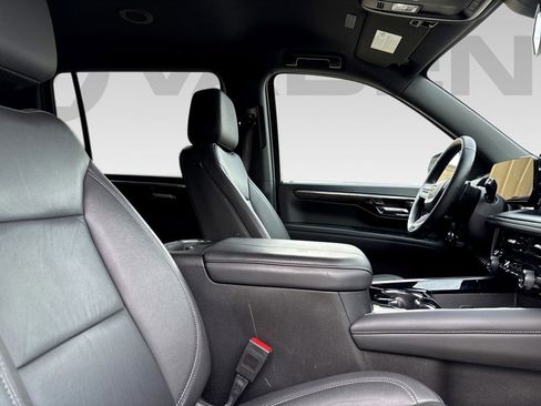 Certified 2025 Chevrolet Suburban LT AWD/4WD image 11
