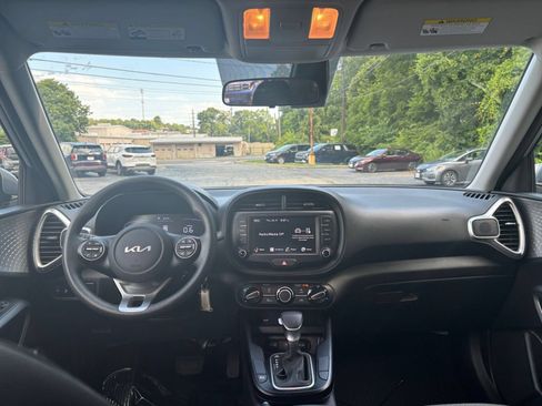 Used 2025 Kia Soul LX w/ LX Technology Package FWD image 28