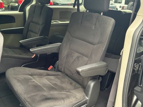 Used 2019 Dodge Grand Caravan SE FWD image 22