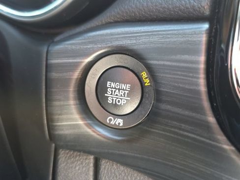 Used 2020 Jeep Grand Cherokee Laredo RWD image 11