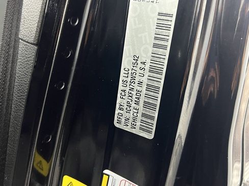 Certified 2025 Jeep Wrangler Unlimited Rubicon image 36