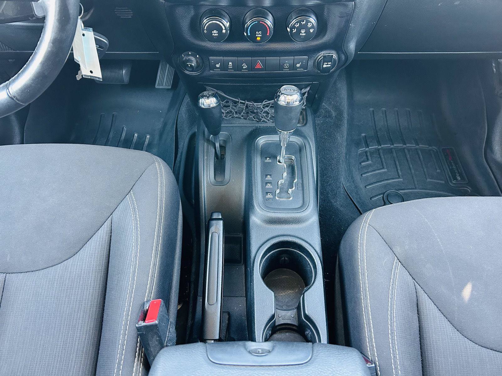 Used 2017 Jeep Wrangler Sahara w/ Connectivity Group AWD/4WD image 14