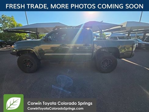 Used 2022 Toyota Tacoma TRD Off-Road w/ Technology Package AWD/4WD image 5