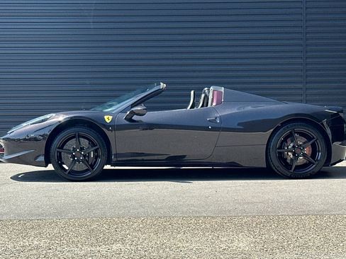 Used 2013 Ferrari 458 Spider RWD image 2