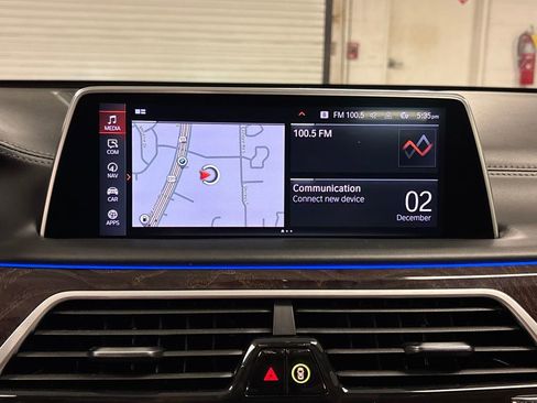 Used 2021 BMW 750i xDrive w/ Executive Package image 37