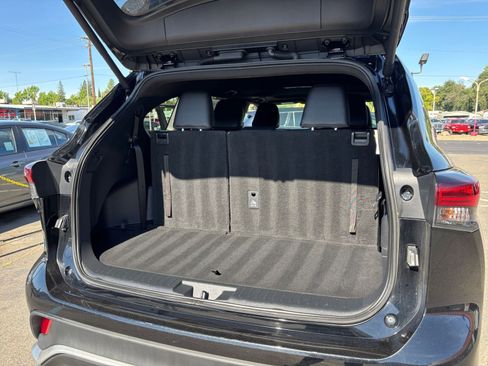 Used 2025 Toyota Highlander XSE AWD/4WD image 35