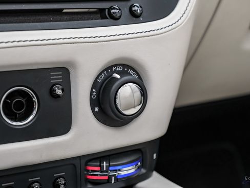 Used 2017 Rolls-Royce Dawn RWD image 77