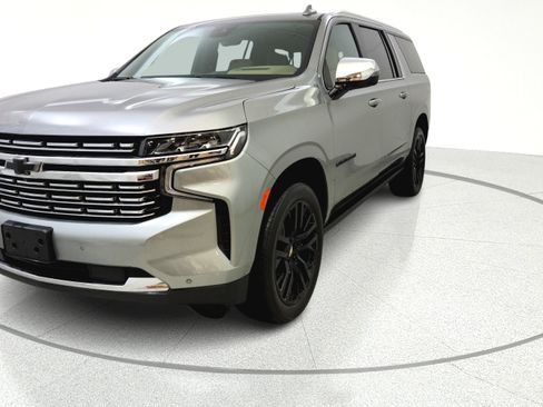 Used 2023 Chevrolet Suburban Premier AWD/4WD image 3