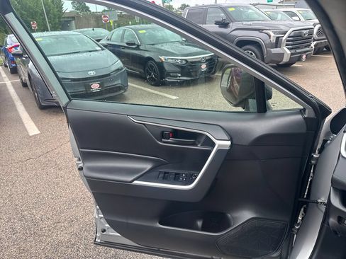 Used 2019 Toyota RAV4 LE w/ All Weather Liner Package AWD/4WD image 30