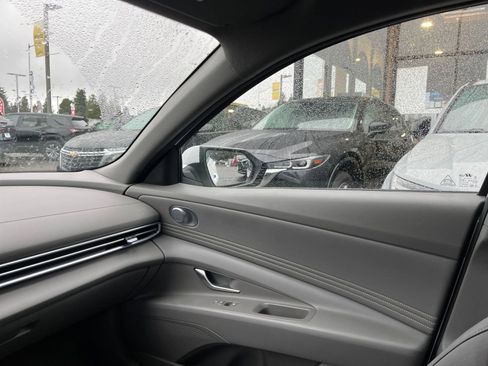 Used 2025 Hyundai Elantra SEL image 35