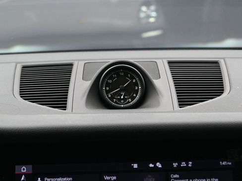 Certified 2025 Porsche Macan image 24