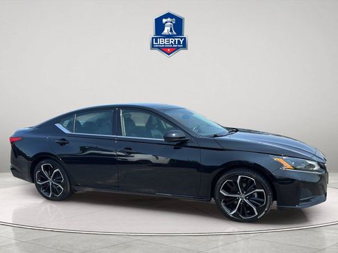 Used 2024 Nissan Altima 2.5 SR FWD image 14