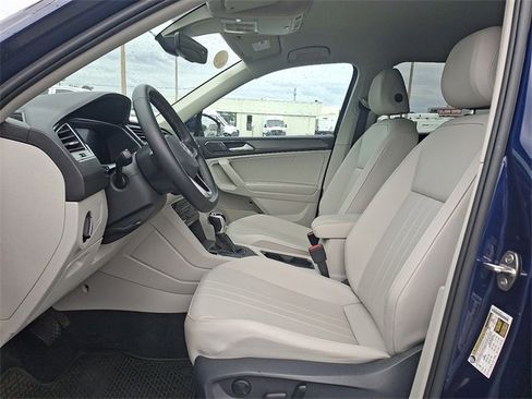 Used 2022 Volkswagen Tiguan SE image 13