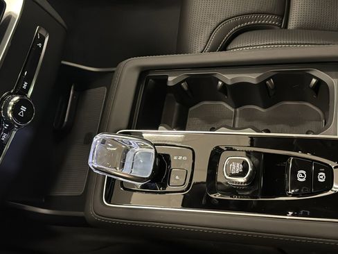 New 2026 Volvo XC90 T8 Ultra w/ Protection Package Premier AWD/4WD image 19