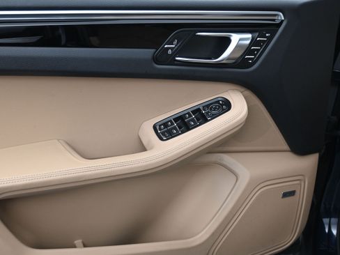 Used 2021 Porsche Macan S image 14